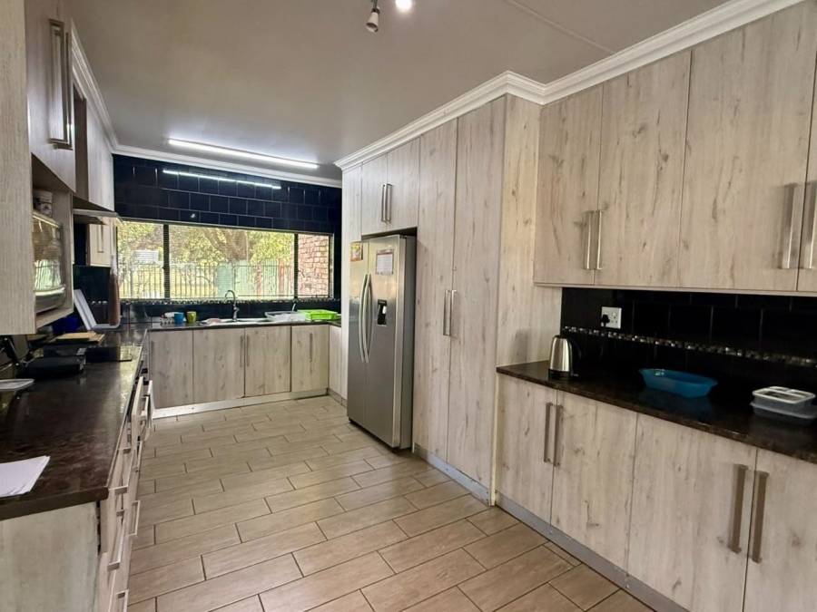 5 Bedroom Property for Sale in Bloemdal Free State